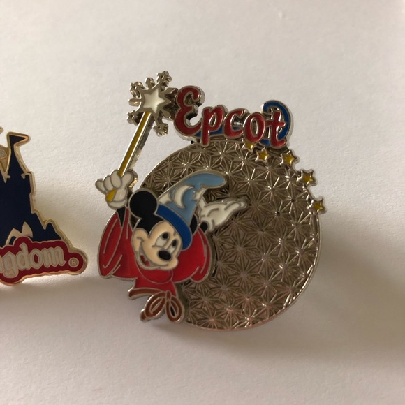 Mickey Mouse Disney Pins - Picture 5 of 5